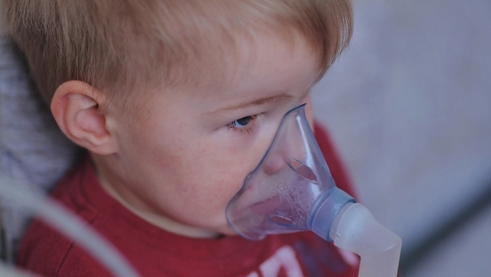 포토 JPG 해외이미지 여자 얼굴 어린이 엄마 건강 병원 가면 한명 사람 소년 치료 약 고통 장비 환자 의사 흰색 아기 호흡기관 질병 온도계 수증기 테라피 알레르기 돌봄 천식 해외202309 해외포토 1 남자 감정 컬러 의학 가족 모션 신체부위 뷰티 의료진 장기_의학 파일형식