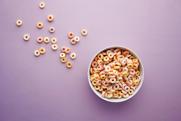 포토 JPG 해외이미지 모양 어린이 컬러 조각 옥수수 사람없음 컬러풀 원형 사발 낟알 시리얼 영양분 많음 해외202309 해외포토 도형 음식 컨셉 곡류 사람 사기그릇 파일형식