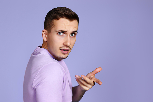 포토 JPG 해외이미지 백인 모델 학생 응시 남자 행복 무기 얼굴 컬러 포즈 실내 관리 한명 미소 사람 성인 우주 보라색 표현 잡기 자신감 퍼즐 시원함 질문 불안 제비꽃 어깨 기회 문제 의심 고립 넘어짐 대답 혼란 카피스페이스 해외202309 해외포토 서양인 1 시선 꽃 감정 컨셉 모션 표정 내부 신체부위 공백 파일형식