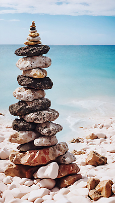 JPG 편집이미지 해변 사람없음 쌓기 희망 돌_바위 기도 석탑 디지털합성 소원 소원탑 편집실사 AI포토 AI콘텐츠 감정 바다 모션 탑 CG 파일형식