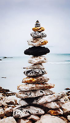 JPG 편집이미지 해변 사람없음 쌓기 희망 돌_바위 기도 석탑 디지털합성 소원 소원탑 편집실사 AI포토 AI콘텐츠 감정 바다 모션 탑 CG 파일형식