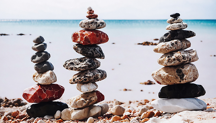 JPG 편집이미지 해변 사람없음 쌓기 희망 돌_바위 기도 석탑 디지털합성 소원 소원탑 편집실사 AI포토 AI콘텐츠 감정 바다 모션 탑 CG 파일형식