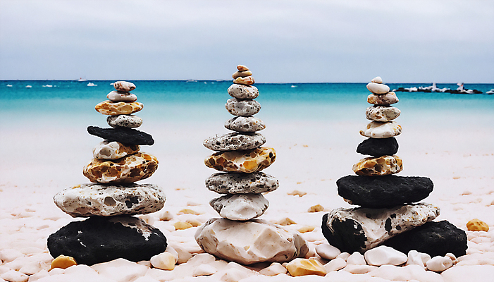 JPG 편집이미지 해변 사람없음 쌓기 희망 돌_바위 기도 석탑 디지털합성 소원 소원탑 편집실사 AI포토 AI콘텐츠 감정 바다 모션 탑 CG 파일형식