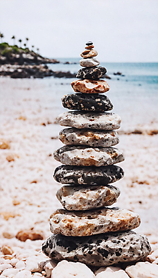 JPG 편집이미지 해변 사람없음 쌓기 희망 돌_바위 기도 석탑 디지털합성 소원 소원탑 편집실사 AI포토 AI콘텐츠 감정 바다 모션 탑 CG 파일형식