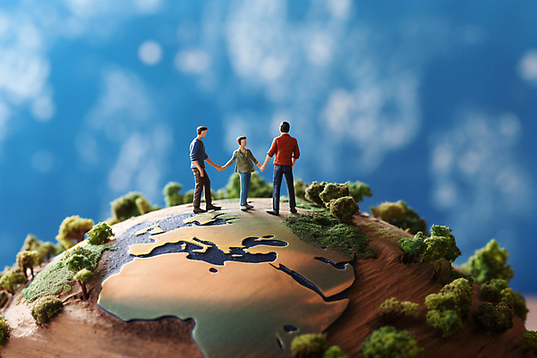 JPG 나무 편집이미지 지구 사람없음 세계 글로벌 자연보호 손잡기 풀 디지털합성 환경보전 에코 친환경 인물미니어처 지구촌 편집실사 AI포토 AI콘텐츠 식물 모션 자연 환경 미니어처 보호 사회이슈 CG 파일형식