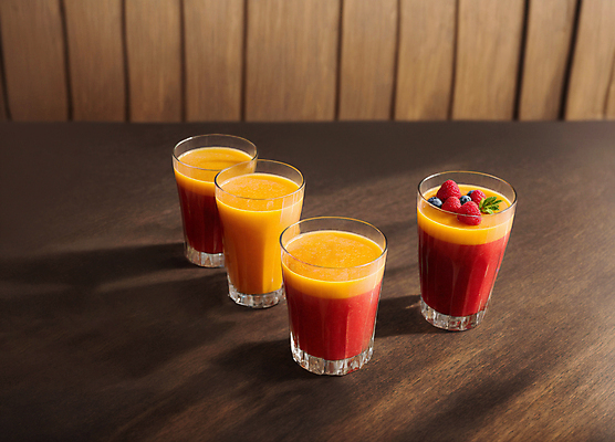 JPG 편집이미지 딸기 잔 실내 사람없음 과일주스 오렌지주스 민트 블루베리 딸기주스 나무탁자 편집실사 AI포토 AI콘텐츠 식기 과일 탁자 내부 주스 허브 CG 파일형식