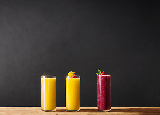 JPG 편집이미지 딸기 잔 실내 사람없음 과일주스 오렌지주스 레몬 민트 포도주스 나무탁자 편집실사 AI포토 AI콘텐츠 식기 과일 탁자 내부 주스 허브 CG 파일형식