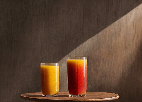 JPG 편집이미지 잔 실내 사람없음 과일주스 오렌지주스 나무벽 딸기주스 나무탁자 편집실사 AI포토 AI콘텐츠 식기 벽 과일 탁자 내부 목재 주스 CG 파일형식