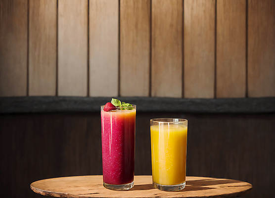 JPG 편집이미지 딸기 잔 실내 사람없음 과일주스 오렌지주스 민트 나무벽 딸기주스 나무탁자 편집실사 AI포토 AI콘텐츠 식기 벽 과일 탁자 내부 목재 주스 허브 CG 파일형식