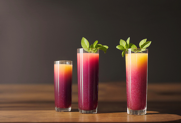 JPG 편집이미지 잔 실내 사람없음 과일주스 민트 포도주스 나무탁자 편집실사 AI포토 AI콘텐츠 식기 과일 탁자 내부 주스 허브 CG 파일형식