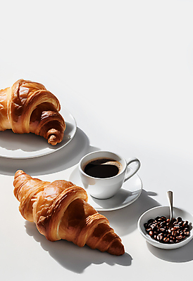 JPG 편집이미지 커피 사람없음 숟가락 원두 커피잔 크루아상 유리그릇 아메리카노 편집실사 AI포토 AI콘텐츠 그릇 음료 빵 유리 잔 수저 CG 파일형식