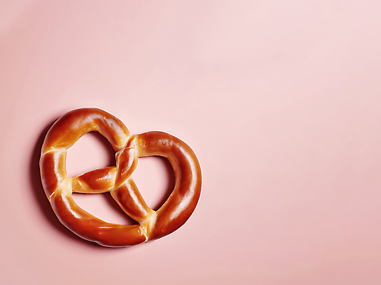 JPG 편집이미지 음식 빵 분홍색 사람없음 디지털합성 브레첼 편집소스 편집실사 AI포토 AI콘텐츠 컬러 디저트 CG 파일형식