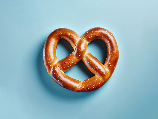 JPG 편집이미지 음식 빵 사람없음 파란색 디지털합성 브레첼 편집소스 편집실사 AI포토 AI콘텐츠 컬러 디저트 CG 파일형식