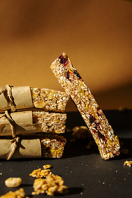 포토 JPG 해외이미지 사람없음 갈색 쌓기 견과류 부스러기 에너지바 그래놀라 글루텐프리 해외202309 해외포토 음식 컬러 모션 파일형식