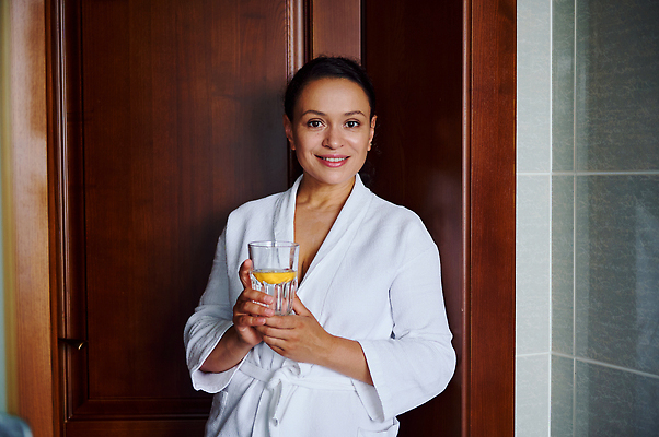 포토 JPG 해외이미지 여자 여유 다이어트 가정 청소년 휴식 건강 한명 활발 기쁨 에너지 욕실 신선 잡기 갈증 피부 히스패닉 내추럴 바디케어 위생관리 혼자 디톡스 안락 해외202309 해외포토 1 감정 컨셉 모션 관리 사람 신체부위 파일형식