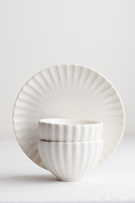 포토 JPG 해외이미지 식기 접시 탁자 사람없음 장식 세트 쌓기 주방 식당 흰색 도자기 서비스 서빙 백자 비어있는 해외202309 해외포토 컬러 가구 모션 상점 파일형식