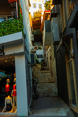 포토 JPG 해외이미지 전통 외관 유럽 벽 여행 건축양식 창문 휴가 출입구 거리 주택 사람없음 야외 건물 목재 세로 초록색 여름 파란색 여행객 문 마을 정원 수확 골동품 바위 시골 도시 센터 역사 도심 지중해 묘사 질감 복고 안락의자 지역 타운 칠면조 랜드마크 옛날 스타일 해외202309 해외포토 나무 건축물 계절 건축 나라 바다 컬러 농업 의자 재료 조류 사람 돌_바위 파일형식