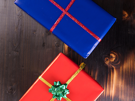 포토 JPG 해외이미지 리본 크리스마스 사람없음 선물상자 하이앵글 오브젝트 나무배경 해외202309 해외포토 기념일 뷰포인트 백그라운드 선물 상자 파일형식