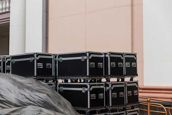 포토 JPG 해외이미지 직업 산업 도로 음악 여행 백그라운드 포장 교통시설 모션 안전 이벤트 사람없음 야외 빛 상자 금속 검은색 축제 소리 콘서트 공연 장비 무대 화물 기구 악단 보호 컨테이너 준비 보안 쇼 오디오 패키지 수납 뮤지컬 철강 해외202309 해외포토 길 컬러 교통 컨셉 재질 문화예술 전자제품 운송업 시설 파일형식