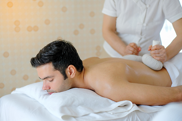 포토 JPG 해외이미지 백인 라이프스타일 손 웰빙 여자 남자 신체 공 태국 휴가 휴식 실내 건강 사람 동양인 성인 두명 치료 장식 뷰티 약 스파 화목 고요 방 흰색 침대 마사지 고급 소중 허브 고객 피부 서비스 만족 아로마 테라피 충동구매 거짓말 돌봄 해외202309 해외포토 서양인 식물 감정 아시아 컬러 가구 컨셉 의학 모션 인종 내부 생활 신체부위 쇼핑 과소비 파일형식