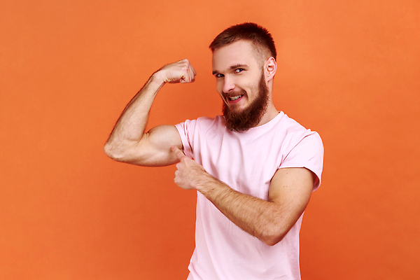 포토 JPG 해외이미지 백인 남자 행복 스포츠 포즈 신체 청소년 성공 실내 건강 관리 한명 사람 힘 에너지 자유 가리킴 우승 자신감 캔 대표 만족 리더 근육질 고립 독립 승자 이두근 필승 해외202309 해외포토 서양인 1 감정 컨셉 근육 손짓 내부 최고 몸매 파일형식