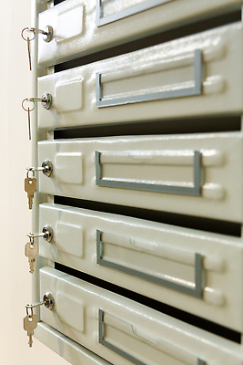 포토 JPG 해외이미지 디자인 벽 백그라운드 패턴 비즈니스 통신 열쇠 새로움 바닥 아파트 주택 사람없음 내부 건물 상자 사무실 숫자 문 금속 정보 메시지 편지 사물함 서비스 잠금 보안 주소 줄서기 철강 편지쓰기 해외202309 해외포토 문자 건축물 컨셉 무늬 모션 재질 안전 기록 파일형식