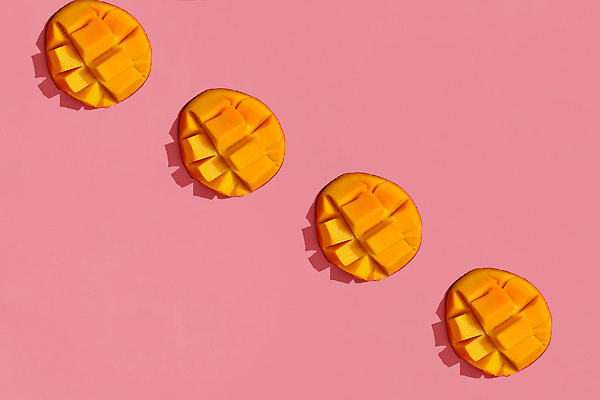 포토 JPG 해외이미지 백그라운드 패턴 사람없음 하이앵글 달콤 큐브 망고 분홍색배경 해외202309 해외포토 뷰포인트 분홍색 무늬 맛 열대과일 파일형식