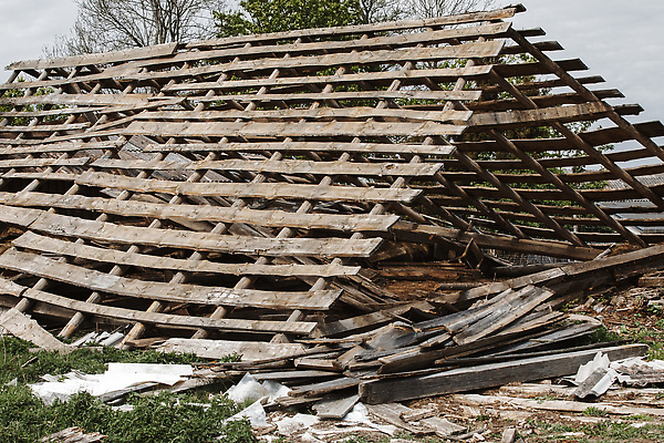 포토 JPG 해외이미지 외관 건축양식 하늘 지붕 날씨 주택 사람없음 야외 목재 줄무늬 손상 수확 역사 위험 무서움 손톱 버리기 부식 과거 깨짐 리투아니아 옛날 파멸 오싹 비어있는 해외202309 해외포토 나무 손 건축 감정 유럽 컨셉 무늬 농업 재료 모션 건물 파일형식 소멸