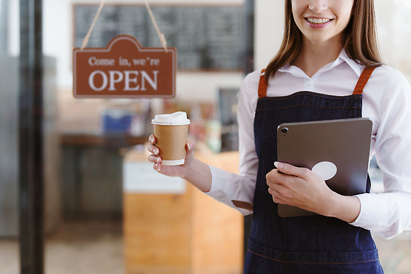 포토 JPG 해외이미지 직업 여자 행복 산업 흑인 비즈니스 사업가 성공 한명 사람 동양인 성인 야외 알약 상점 디지털 식당 일본 검은색 앞치마 작업 오픈 작음 웨이트리스 종업원 웨이터 직원 서비스 경영자 바리스타 환영 카페테리아 주인 따뜻한음료 서버 중소기업 해외202309 해외포토 서양인 1 감정 아시아 음료 컬러 컨셉 회사 인종 약 크기 리더 파일형식