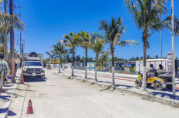 포토 JPG 해외이미지 문화 도로 모래 섬 여행 건축양식 휴가 거리 멕시코 주택 손바닥 해변 사람없음 모래사장 컬러풀 여행객 마을 상점 식당 미국 연못 도시 오두막 모래언덕 휴양지 진흙 유카탄 이국적 칸쿤 파라다이스 해외202309 해외포토 손 건축 길 바다 컬러 북아메리카 교통시설 사람 건물 장소 언덕 파일형식