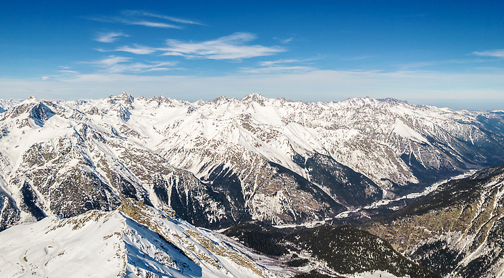 포토 JPG 해외이미지 백그라운드 겨울 하늘 스키 산 파노라마 풍경 사람없음 파란색 맑음 얼음 흰색 정상 산등성이 빙하 러시아 스카이라인 절정 수평선 해외202309 해외포토 자연요소 계절 유럽 컬러 날씨 겨울스포츠 촬영기법 파일형식