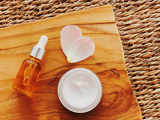 포토 JPG 해외이미지 꽃잎 사람없음 유기농 스파용품 스킨케어 기초화장품 바디케어 수분크림 앰플 해외202309 해외포토 웰빙 꽃 뷰티 스파 화장품 오브젝트 파일형식