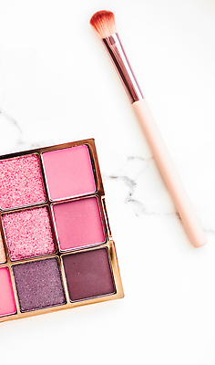 포토 JPG 해외이미지 백그라운드 사람없음 세트 뷰티 화려 대리석 아이섀도 메이크업브러쉬 해외202309 해외포토 컨셉 재료 화장품 붓 파일형식