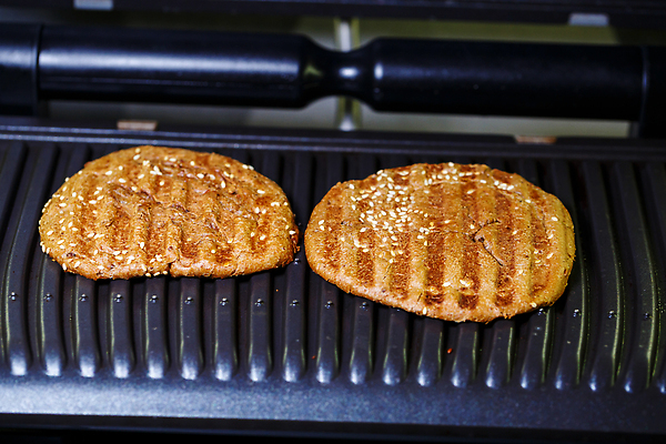 포토 JPG 해외이미지 접시 음식 빵 백그라운드 토마토 치즈 패스트푸드 샌드위치 돼지고기 요리 씨앗 사람없음 빨간색 식사 샐러드 소고기 햄버거 뜨거움 맛 그릴 바비큐 미트볼 굽기 속도 준비 롤 패티 점심식사 고립 땅바닥 탄수화물 핸드메이드 맛있는 해외202309 해외포토 식물 식기 컬러 컨셉 채소 주방용품 유제품 바닥 육류 인스턴트 구이 파일형식