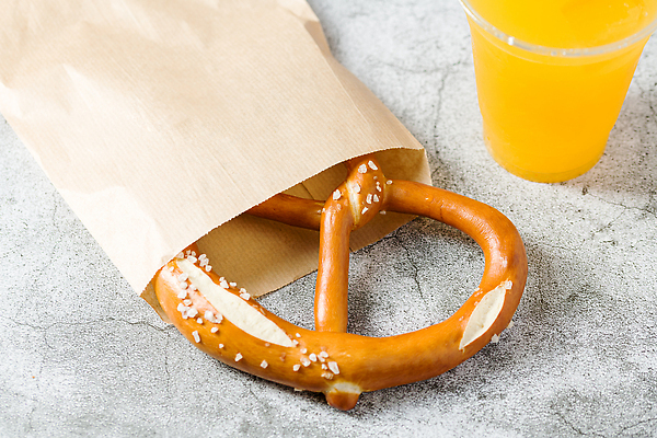 포토 JPG 해외이미지 전통 유럽 문화 음식 빵 백그라운드 독일 사람없음 갈색 크래커 빵집 흰색 신선 황금 맛 아침식사 굽기 매듭 소금 부드러움 옥토버페스트 절임 짠맛 페스츄리 핸드메이드 바이에른 브레첼 바이에른사람 해외202309 해외포토 나라 컬러 컨셉 디저트 쿠키 상점 식사 감각 구이 파일형식