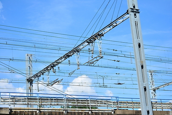 포토 JPG 해외이미지 산업 길 선 여행 교통시설 모션 자동차 하늘 모바일 사람없음 초록색 스마트폰 금속 힘 기계 기찻길 장비 기차 에너지 화물 네트워크 코드 역 철 묘사 서비스 속도 무역 질감 머리위 가스 시스템 방법 선로 전압 철강 공급 해외202309 해외포토 육상교통 컬러 교통 재질 대중교통 핸드폰 스마트기기 운송업 시설 파일형식