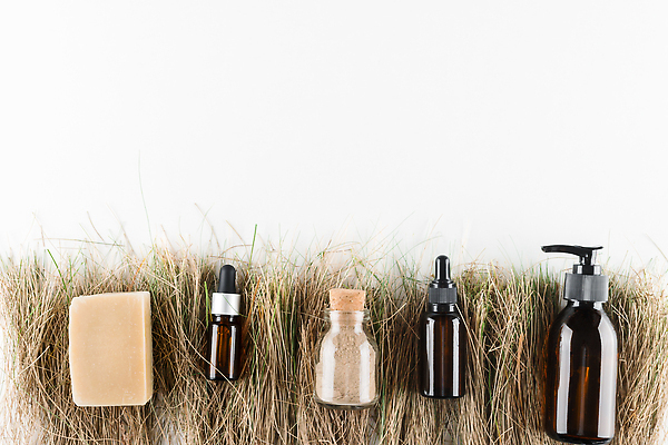 포토 JPG 해외이미지 사람없음 재활용 볏짚 오브젝트 파우더 비누 공병 천연비누 친환경제품 제로웨이스트 해외202309 해외포토 위생용품 그린캠페인 짚 사회이슈 친환경 병_담는 파일형식