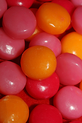 포토 JPG 해외이미지 분홍색 검은배경 근접촬영 사람없음 주황색 혼합 껌 가득함 해외포토 뷰포인트 컬러 백그라운드 검은색 파일형식