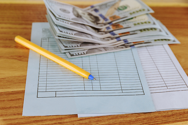 포토 JPG 해외이미지 종이 백그라운드 컨셉 지폐 돈 비즈니스 탁자 성공 사람없음 금융 경제 사무실 펜 달러 다이어리 공책 자료 저축 정보 기록 업무 비즈니스맨 재산 계획 보고서 문서 투자 페이지 회계 세금 수입 예산 회계사 해외202309 해외포토 직업 남자 가구 문구용품 필기구 사무용품 작업 직장인 파일형식