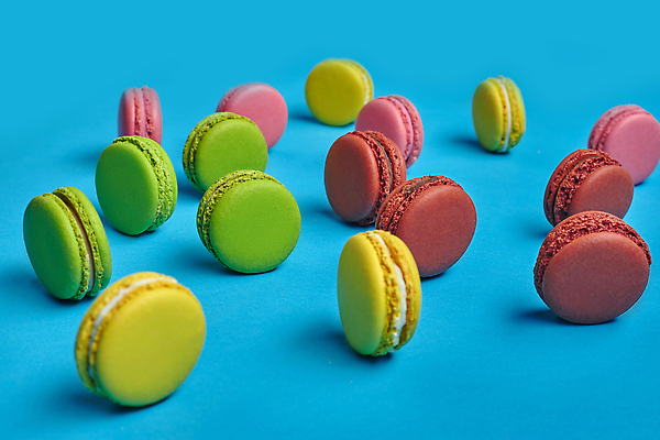 포토 JPG 해외이미지 백그라운드 패턴 사람없음 하이앵글 달콤 파란배경 마카롱 해외202309 해외포토 뷰포인트 무늬 디저트 파란색 맛 파일형식