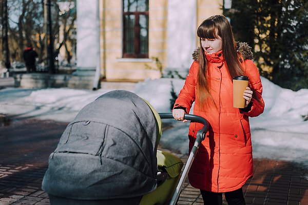 포토 JPG 해외이미지 백인 라이프스타일 공원 여자 딸 행복 아들 어린이 가족 자연 엄마 함께함 사랑 한명 사람 소년 야외 부모 걷기 침묵 산책 육아 아기 신생아 밀기 마차 유모차 걸음마 돌봄 해외202309 해외포토 서양인 1 공공시설 남자 감정 교통수단 컨셉 관계 모션 휴식 생활 소리 아기용품 생태계 파일형식
