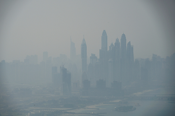 포토 JPG 해외이미지 도로 여행 비즈니스 중동 하늘 사람없음 건물 도시풍경 사무실 고층빌딩 사막 도시 고속도로 헬리콥터 이웃 아랍에미리트 두바이 해외202309 해외포토 건축물 나라 길 교통시설 비행기 풍경 빌딩 파일형식