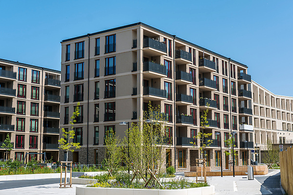 포토 JPG 해외이미지 나무 외관 건축양식 하늘 부동산 새로움 아파트 주택 건설업 독일 사람없음 건물 파란색 갈색 맑음 블록 발코니 도시 시장 재산 고급 땅 투자 콘도 베를린 연립주택 대여 개발 공동주택 렌탈 소유 해외202309 해외포토 식물 건축물 건축 유럽 산업 컬러 컨셉 비즈니스 숙소 날씨 금융 파일형식