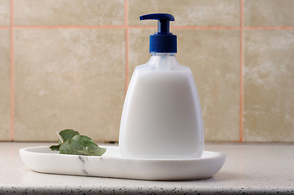 포토 JPG 해외이미지 잎 사람없음 뷰티 화려 피부관리 아로마테라피 공병 에센스 타일벽 해외202309 해외포토 식물 벽 컨셉 화장품 테라피 병_담는 파일형식