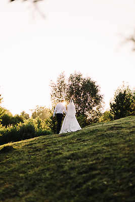 포토 JPG 해외이미지 백인 커플 드레스 여자 꽃 행복 바다 컬러 신랑 결혼 백그라운드 2 관계 신혼부부 포옹 자연 하늘 호텔 휴가 키스 사랑 사람 성인 사람없음 야외 물 여름 뷰티 반사 유행 일몰 산책 낭만 신혼여행 숲 스타일 해외202309 해외포토 자연요소 서양인 식물 부부 옷 계절 감정 컨셉 안기 숙소 휴식 이벤트 노을 애정표현 생태계 신혼 파일형식