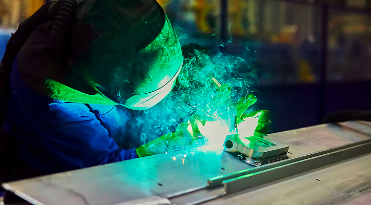 포토 JPG 해외이미지 식물 산업 비즈니스 공장 프레임 실내 사람 사람없음 상점 금속 힘 기계 장비 업무 전철 연결 묘사 눈금 각도 마차 지역 무거움 공학 방법 선로 설치 용접 용접공 철강 힘찬 해외202309 해외포토 직업 교육 육상교통 교통수단 컨셉 공업 재질 대중교통 내부 작업 무게 파일형식