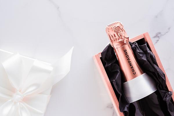 포토 JPG 해외이미지 리본 포장 선물 사람없음 고급 대리석 샴페인병 포장상자 해외202309 해외포토 컨셉 재료 술병 상자 샴페인 파일형식