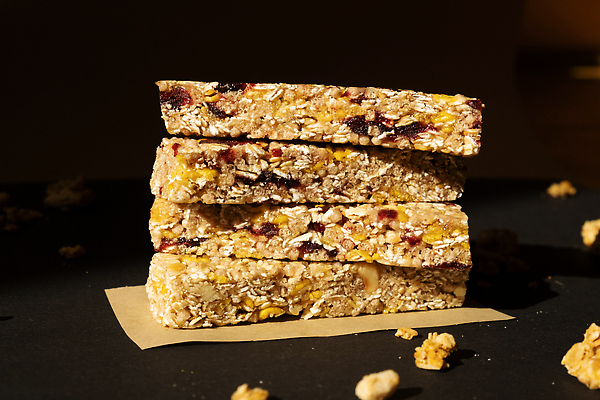 포토 JPG 해외이미지 사람없음 갈색 쌓기 견과류 부스러기 에너지바 그래놀라 글루텐프리 해외202309 해외포토 음식 컬러 모션 파일형식