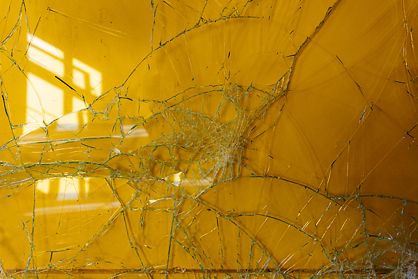 포토 JPG 해외이미지 유럽 패턴 날씨 사람없음 노란색 손상 그래피티 버리기 폐허 질감 폴란드 그런지 깨짐 방치 브로츠와프 썩음 파멸 오싹 비어있는 해외202309 해외포토 나라 컬러 컨셉 무늬 모션 낙서 그림 파일형식 소멸