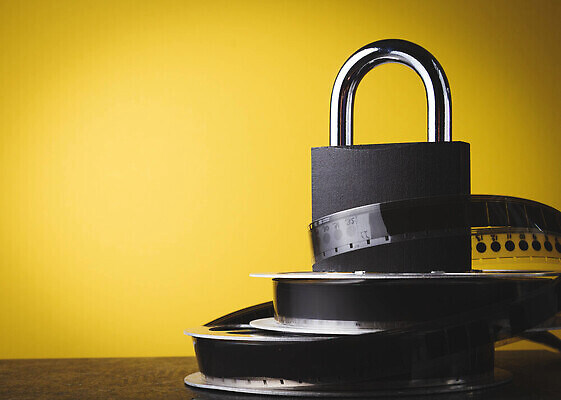 포토 JPG 해외이미지 백인 디자인 선 통신 모션 함께함 사람 사람없음 빛 컴퓨터 세트 검은색 웹 금지 도시 발표 플랫 클래식 영화관 극장 필름 심볼 영화 그림 복고 보안 쇼 팝콘 온라인 일반 캠코더 멀티미디어 할리우드 경보 소셜 옛날 비어있는 해외202309 해외포토 서양인 컬러 컨셉 인터넷 문화예술 안전 전자제품 카메라 로스앤젤레스 파일형식